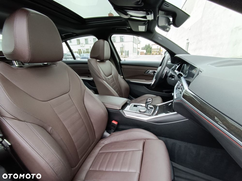 BMW Seria 3 330i xDrive Sport Line - 18
