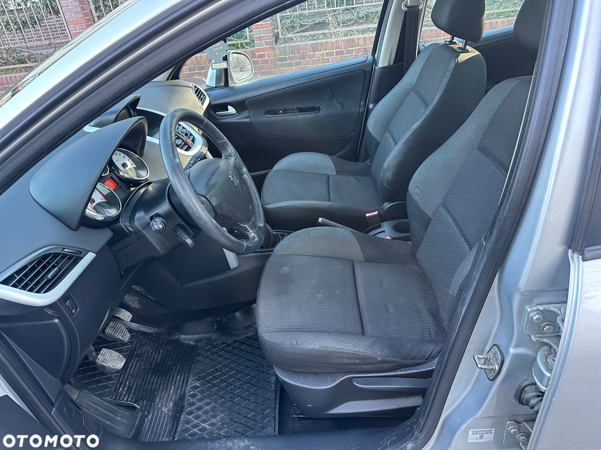 Peugeot 207 - 12
