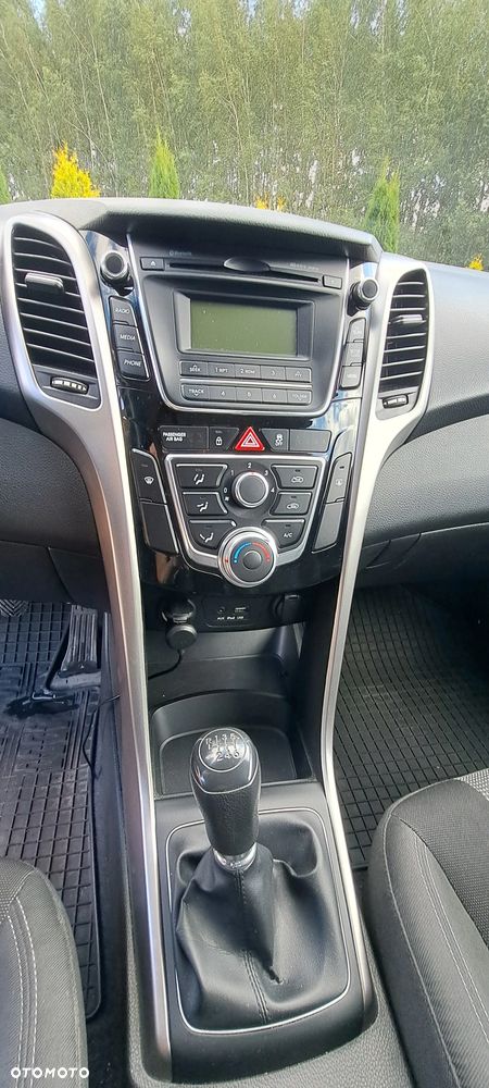 Hyundai i30 1.6 GDI Classic + - 31