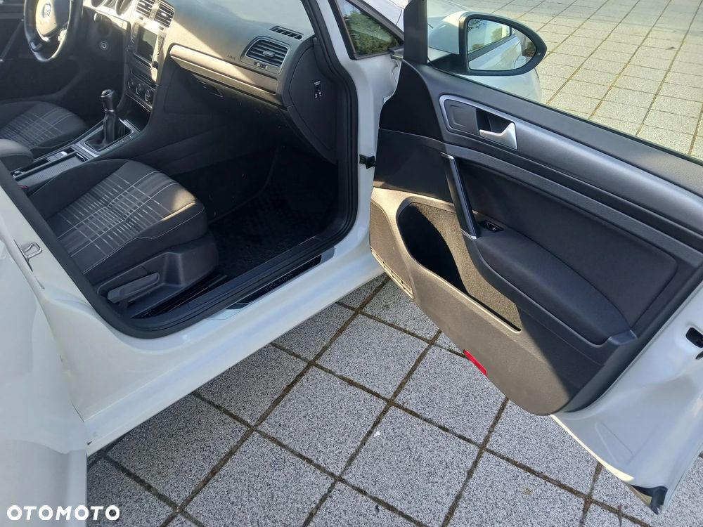 Volkswagen Golf 1.6 TDI BlueMotion Technology Lounge - 32