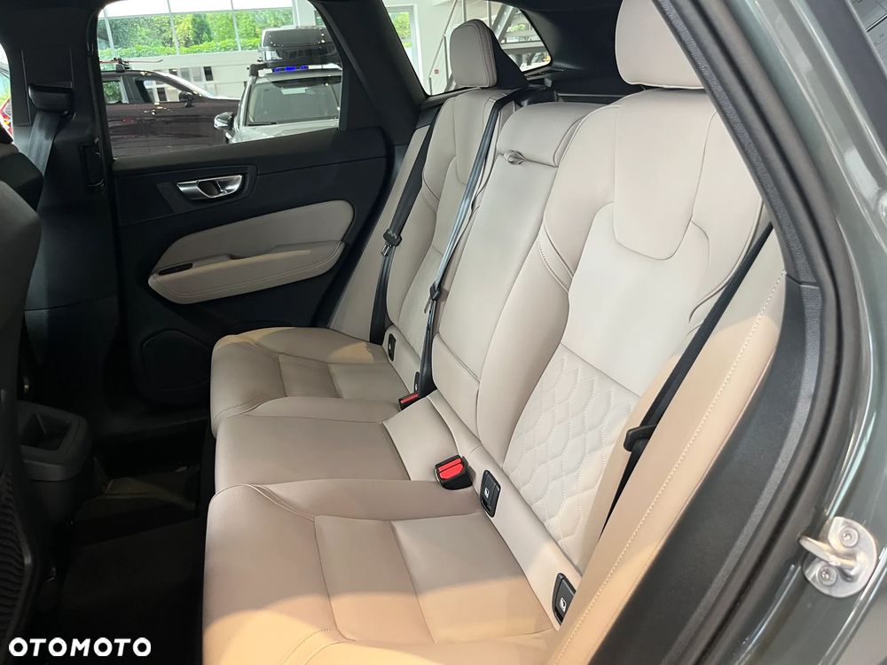 Volvo XC 60 B5 B AWD Plus Dark - 15