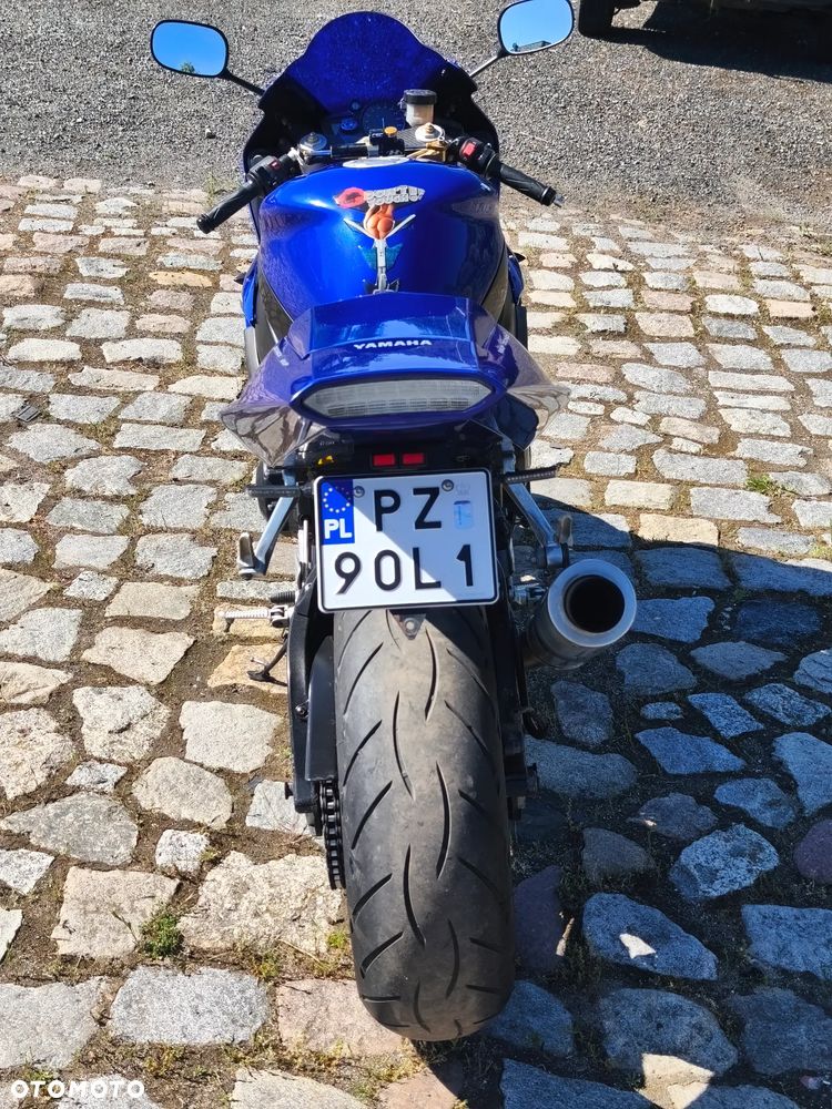 Yamaha R1 - 9
