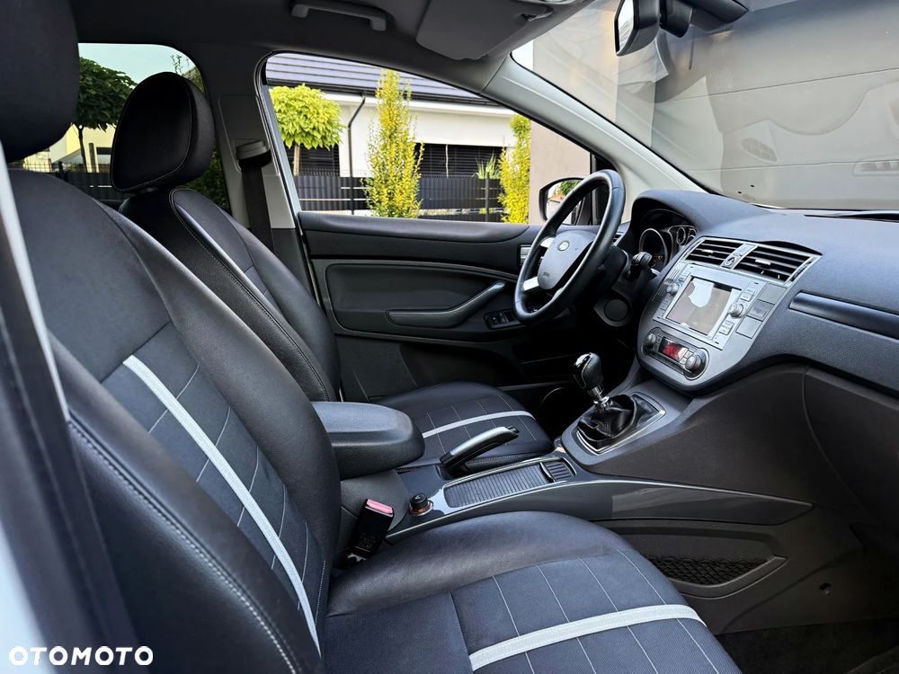 Ford Kuga 2.0 TDCi 2x4 Titanium - 29