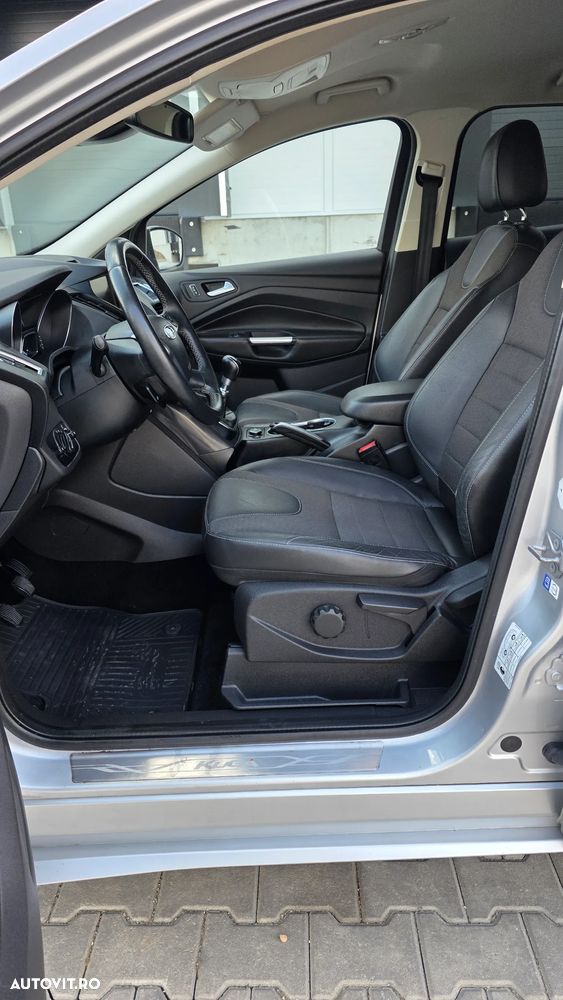 Ford Kuga 1.5 EcoBoost 2x4 Titanium - 3