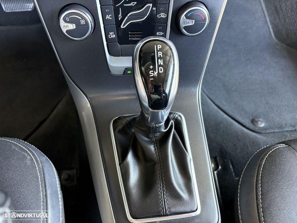Volvo V40 1.5 T3 Sport Edition Plus Geartronic - 22