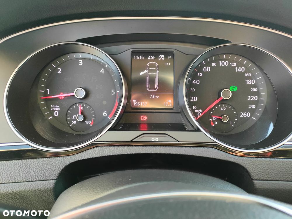 Volkswagen Passat Variant 1.6 TDI (BlueMotion Technology) DSG Comfortline - 11