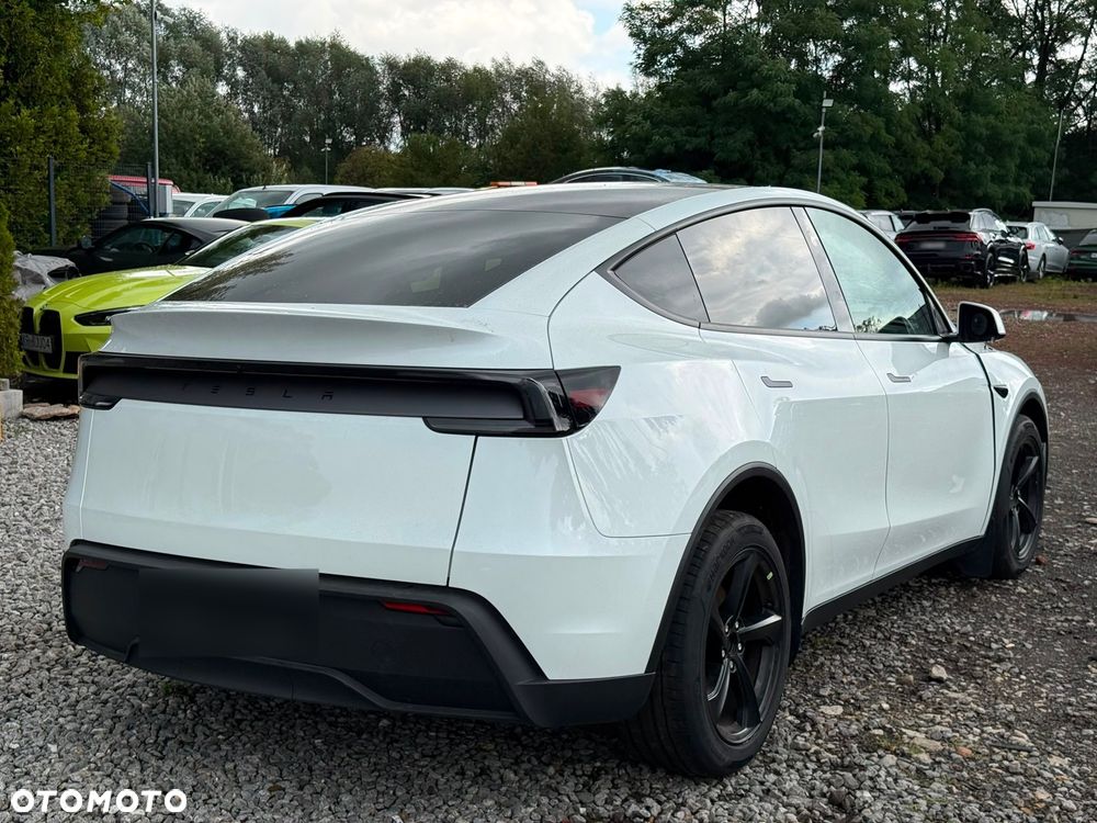 Tesla Model Y RWD - 1