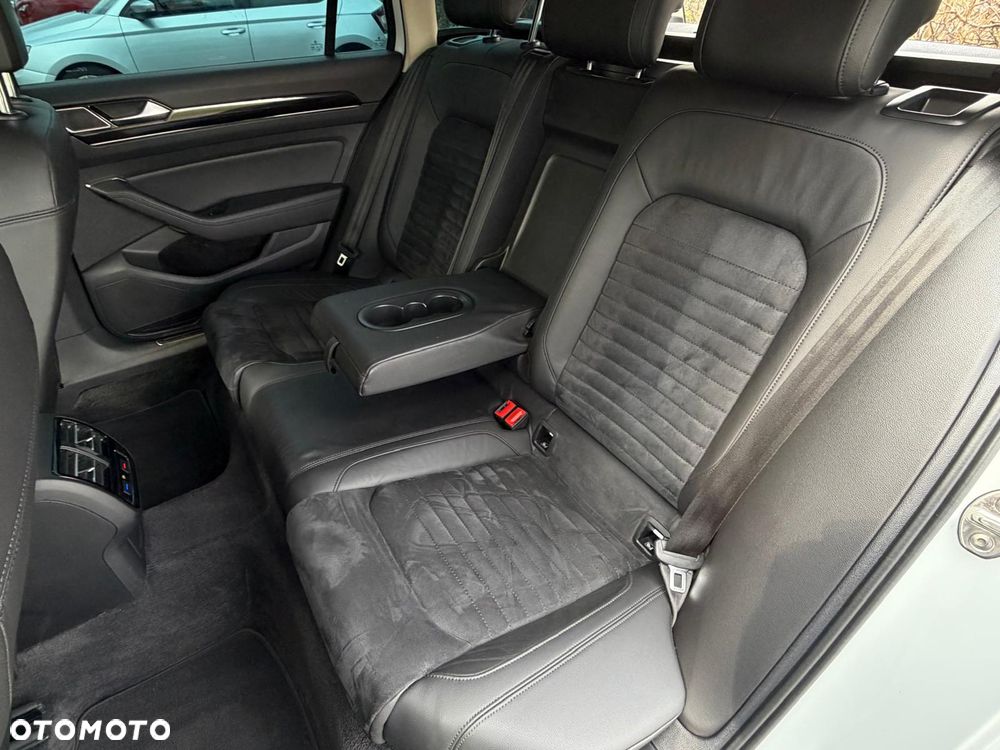 Volkswagen Passat 2.0 TDI (BlueMotion Technology) Highline - 17