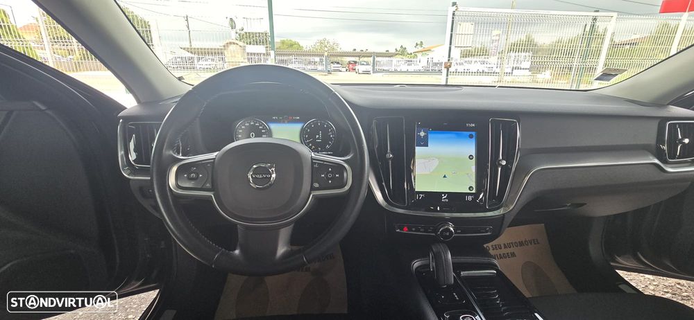 Volvo V60 2.0 T8 AWD TE Momentum Plus - 19