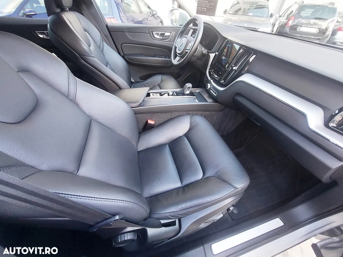 Volvo XC 60 B4 MHEV AWD Momentum Pro - 12