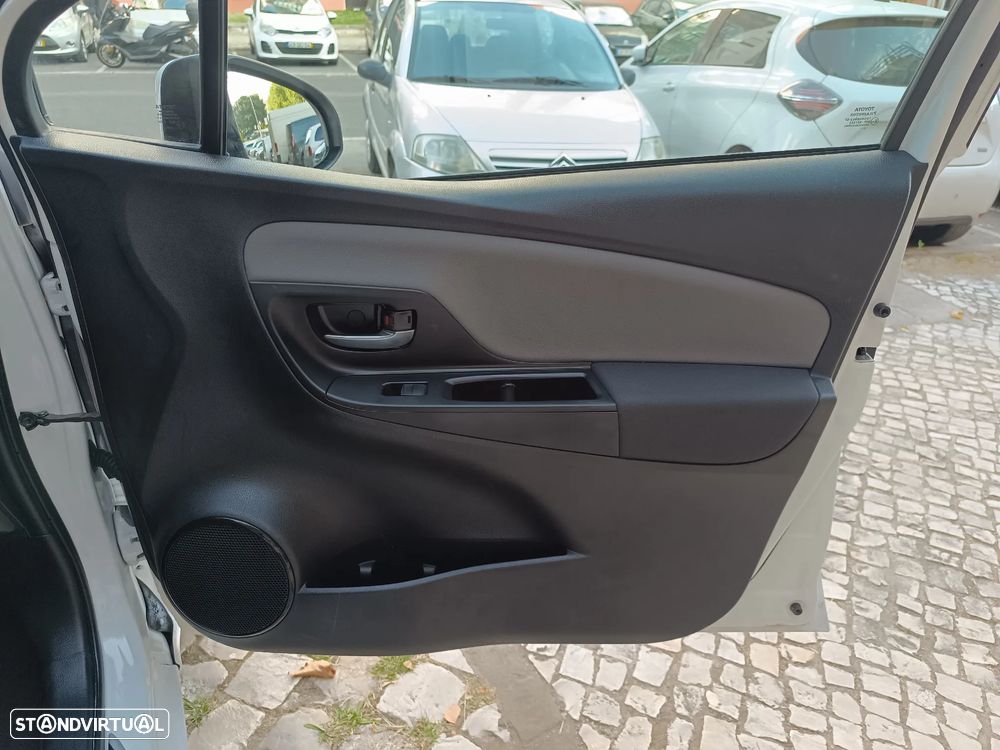 Toyota Yaris 1.5 HDF Comfort - 28