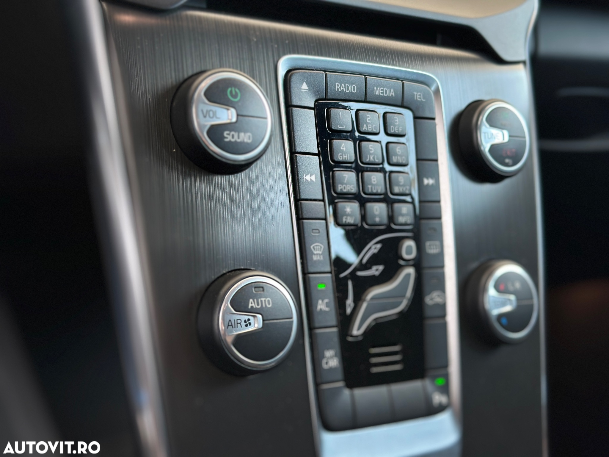 Volvo V40 D2 R-Design - 27