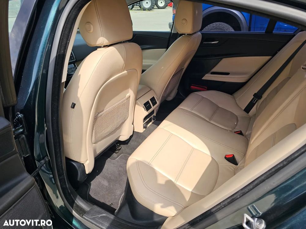Jaguar XE 2.0 Prestige - 14
