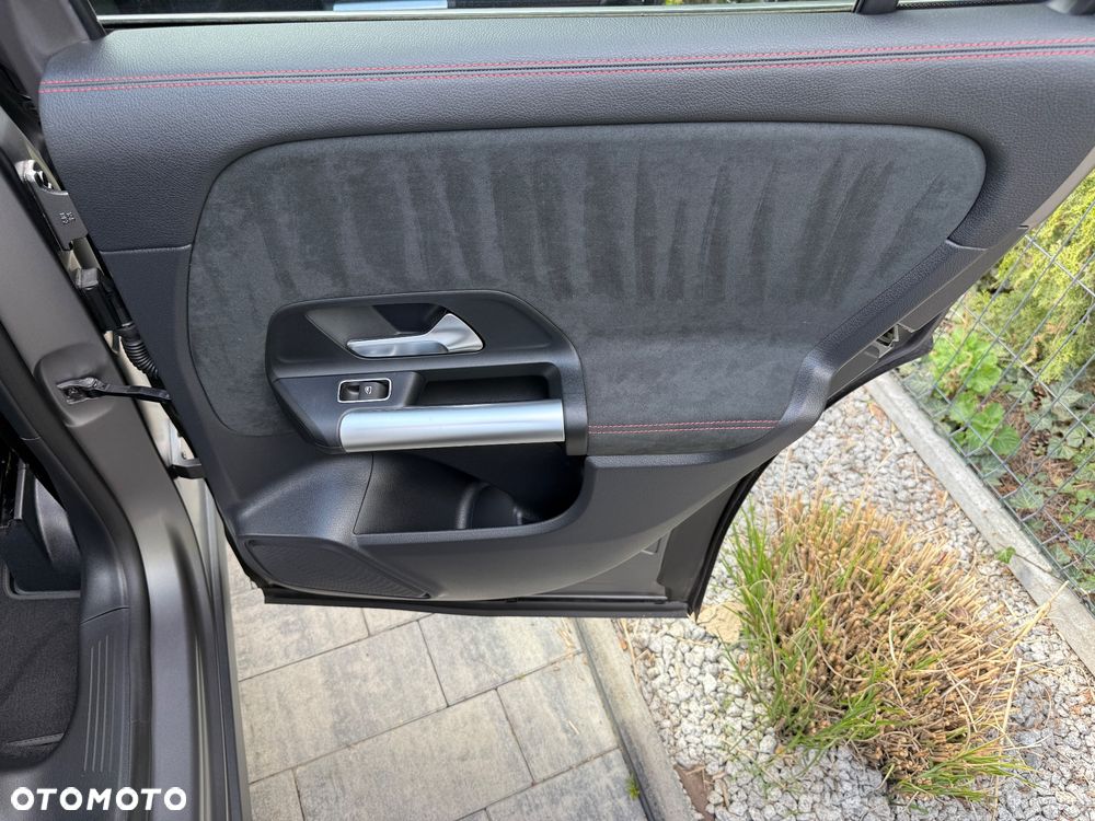 Mercedes-Benz GLA 200 d AMG Line - 16