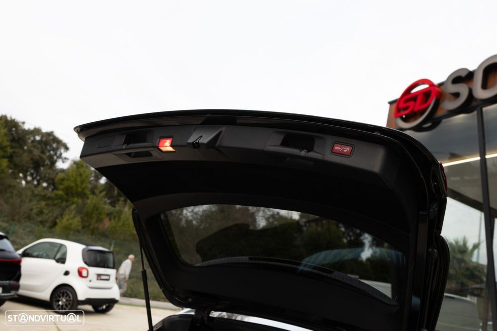 Mercedes-Benz E 300 de AMG Line - 53