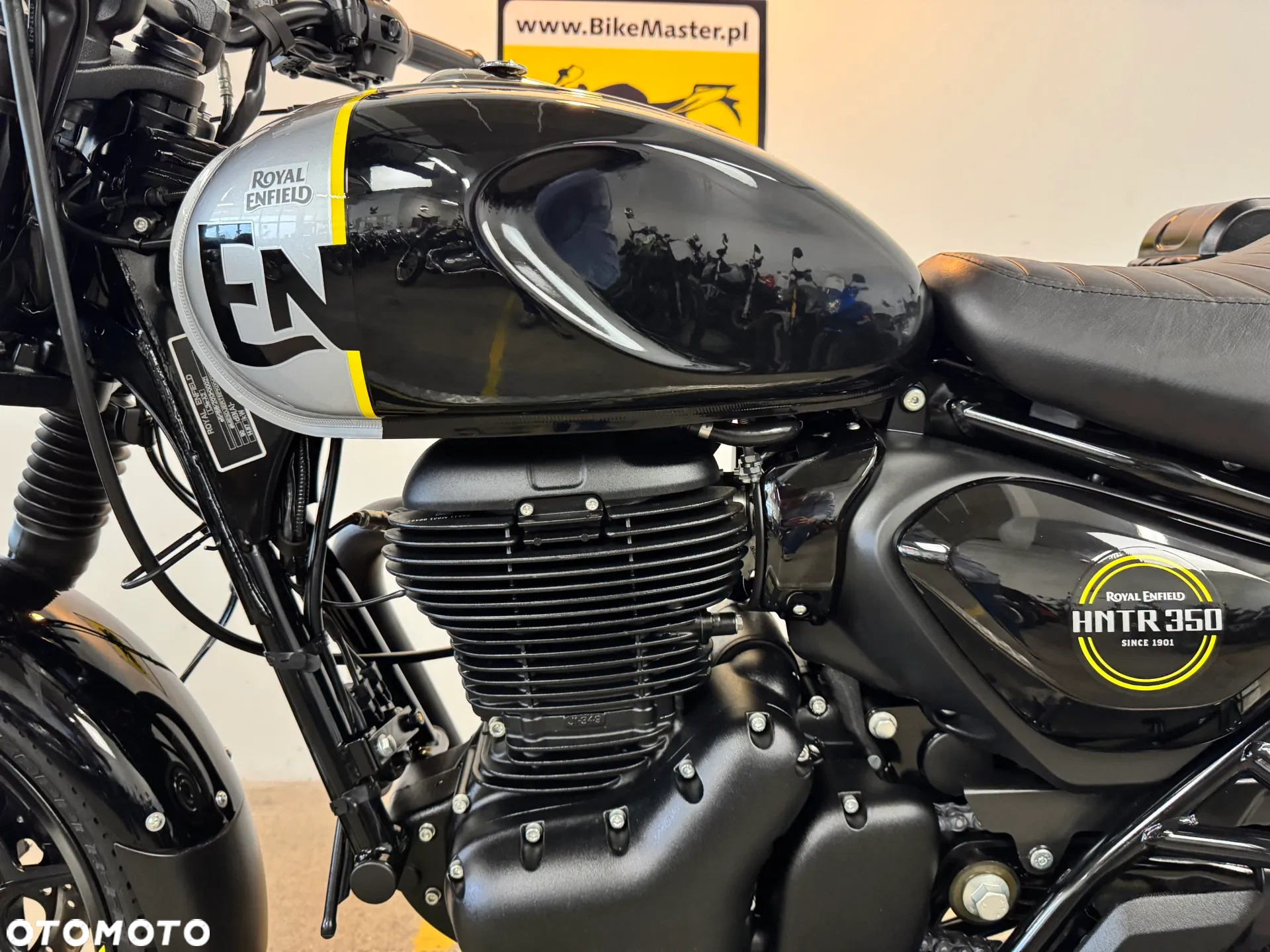 Royal Enfield HNTR - 22