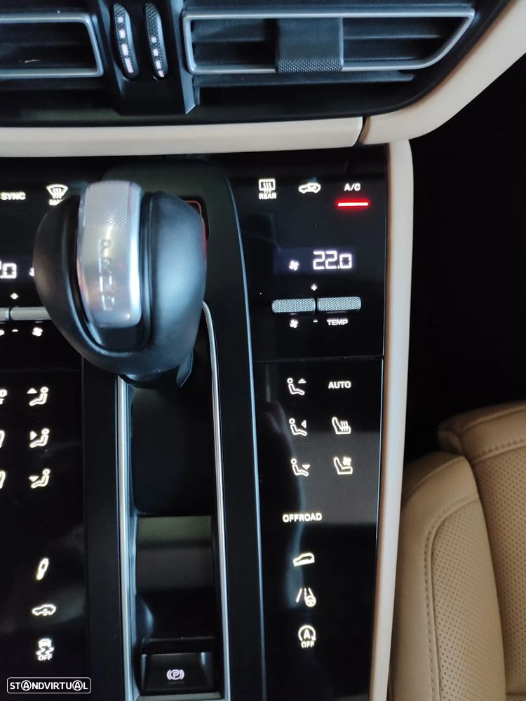 Porsche Macan T - 38