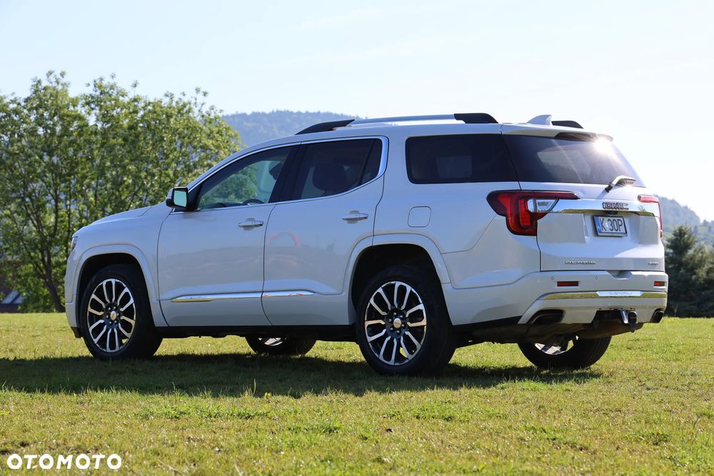 GMC Acadia - 4