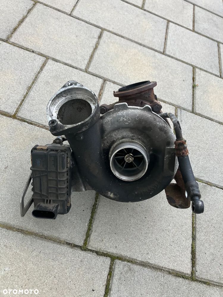 TURBO M57N2 3.0D E60 E90 E70 231 / 235 KM GT2260V V-BAND TURBINA TURBOSPRĘŻARKA NASTAWNIK - 1