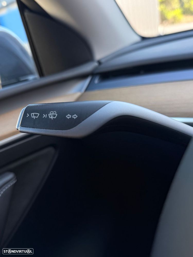 Tesla Model Y - 15