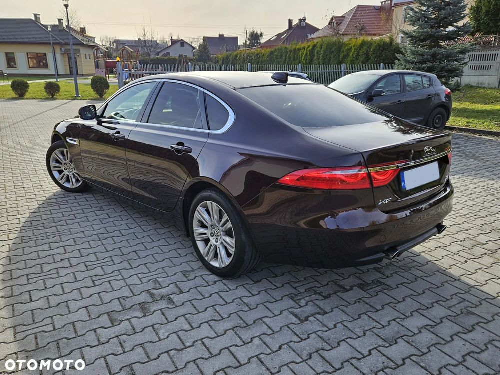 Jaguar XF 2.0 i4D AWD Prestige - 3