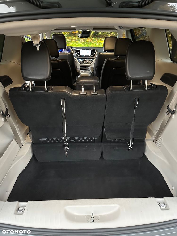 Chrysler Pacifica - 16