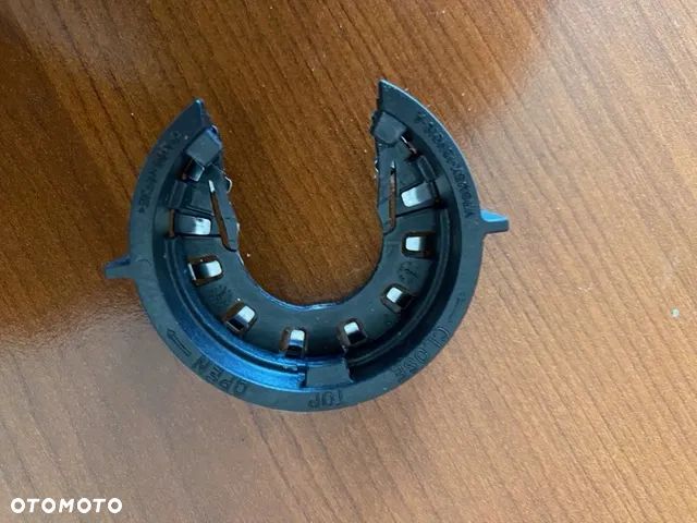 MOCOWANIE ŻARNIKA ŻARÓWKI XENON FORD FOCUS MK2 VP8M5X13N019A - 2