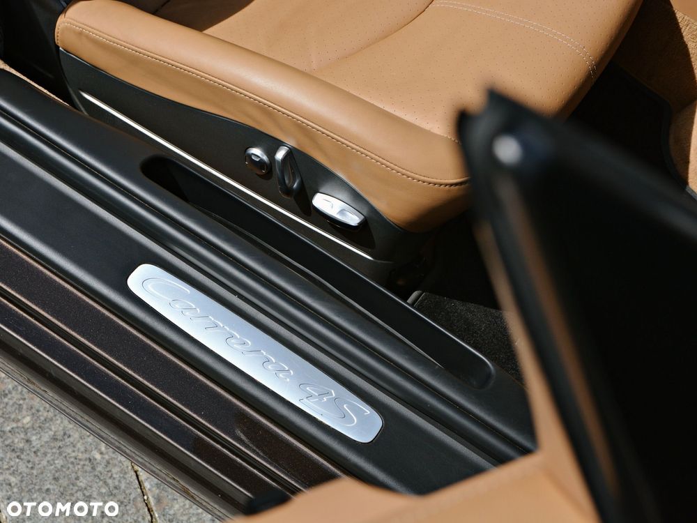 Porsche 911 Carrera 4S PDK - 23