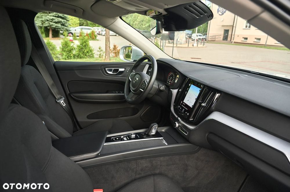 Volvo XC 60 B4 D AWD Momentum Pro - 28