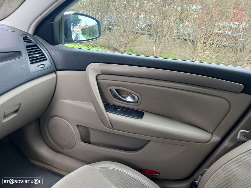 Renault Laguna 2.0 dCi Dynamique S - 22