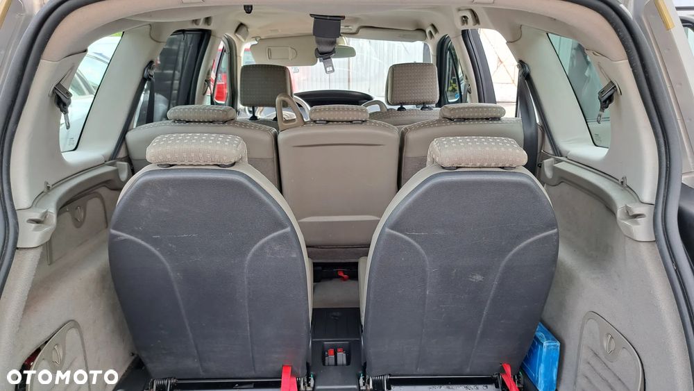Renault Grand Scenic - 16
