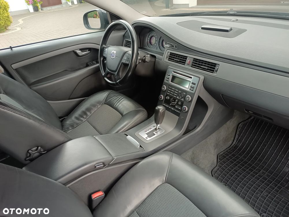 Volvo V70 2.4D Momentum - 31