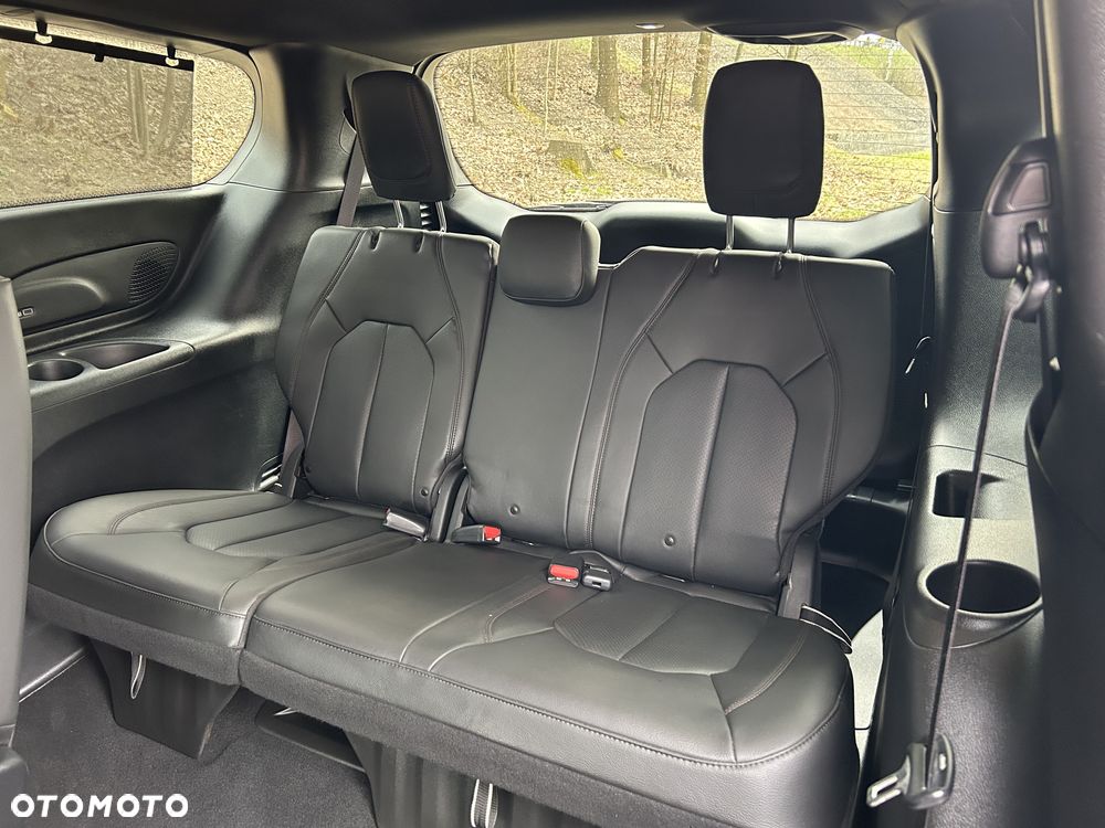 Chrysler Pacifica - 28