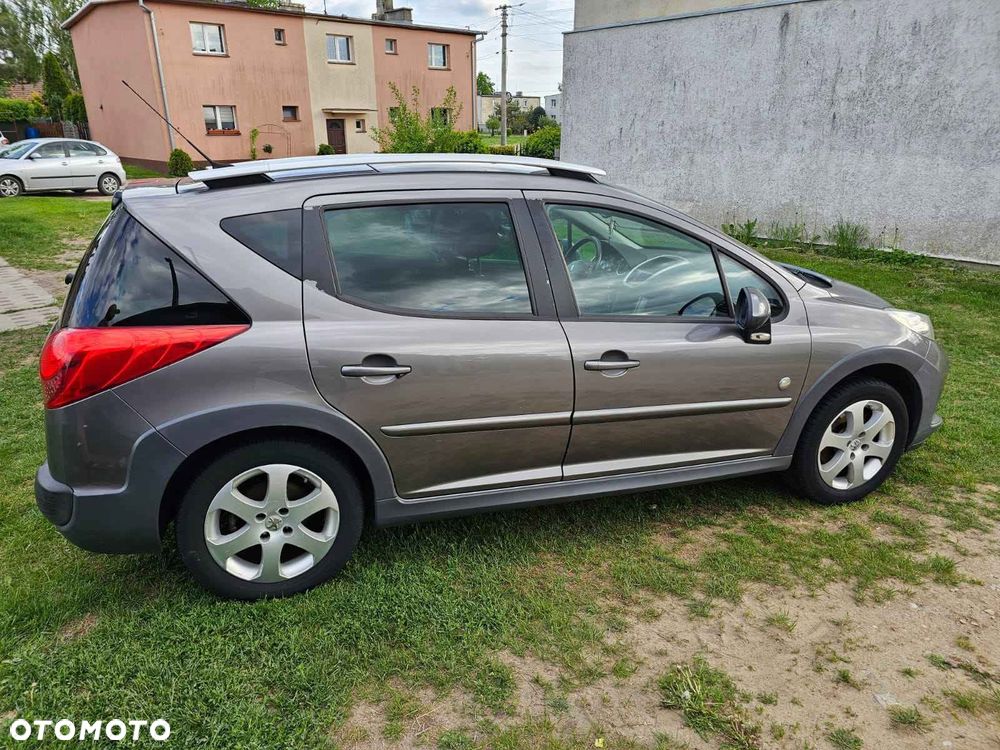 Peugeot 207 2008 photo 4