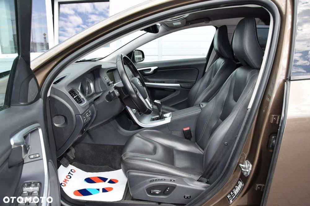 Volvo V60 Cross Country D3 Drive-E Summum - 15