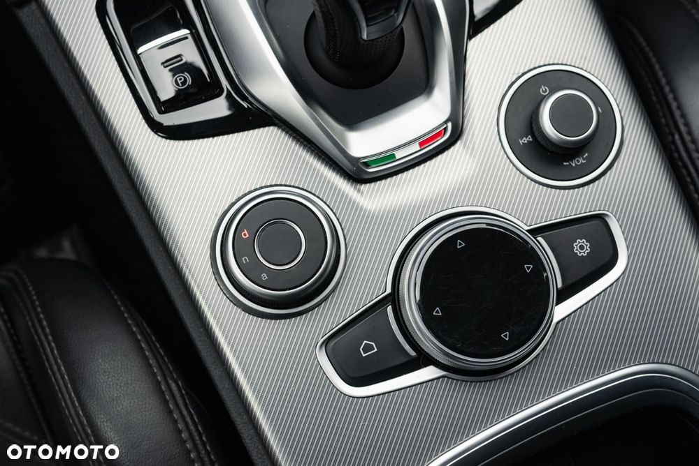 Alfa Romeo Stelvio 2.0 Turbo Veloce Q4 - 25