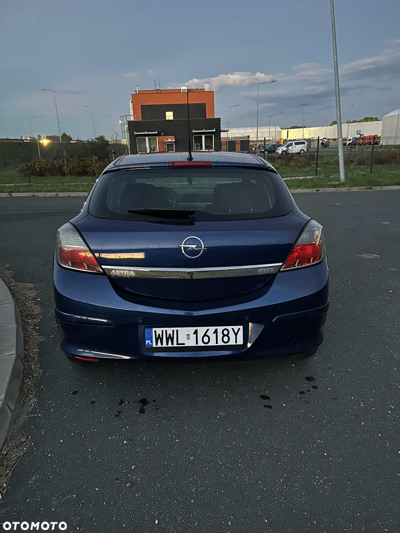 Opel Astra GTC 1.6 - 4