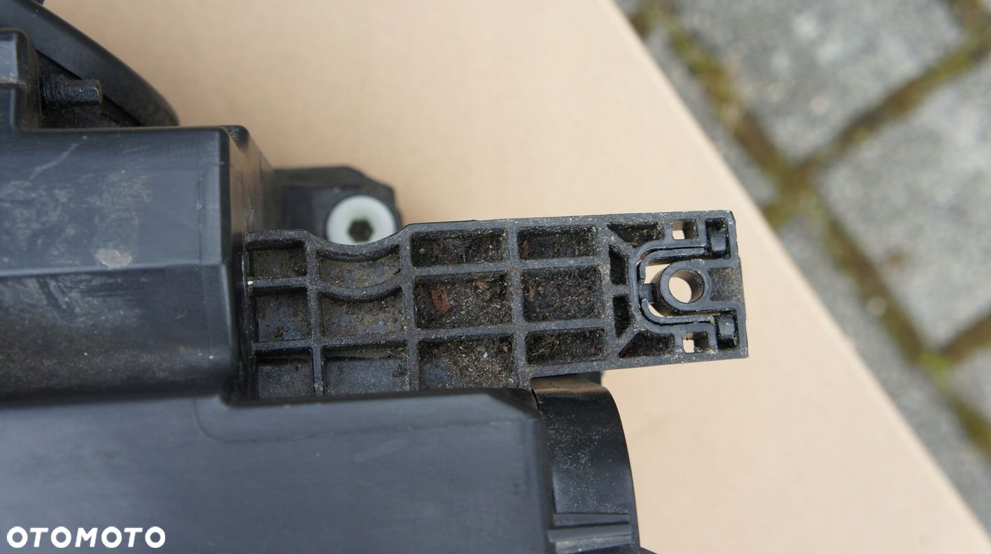 PRZEDNIA LEWA LAMPA AUDI A4 B9 BI-XENON 8W0 - 4