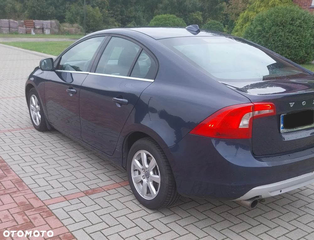 Volvo S60 D2 R-Design - 4