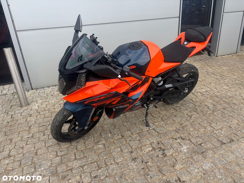 KTM RC 125 - 8