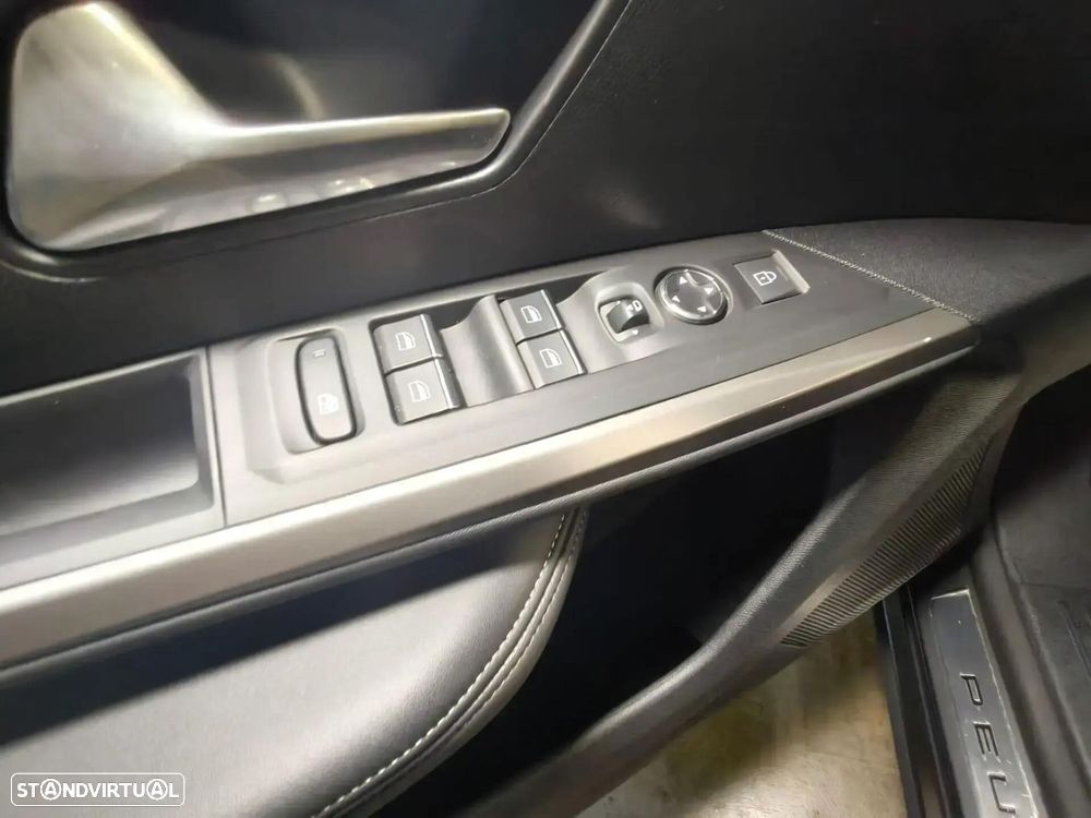 Peugeot e-5008 73 kWh GT — fotografia 38