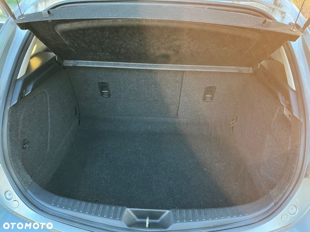 Mazda 3 1.6 CD Exclusive + - 26