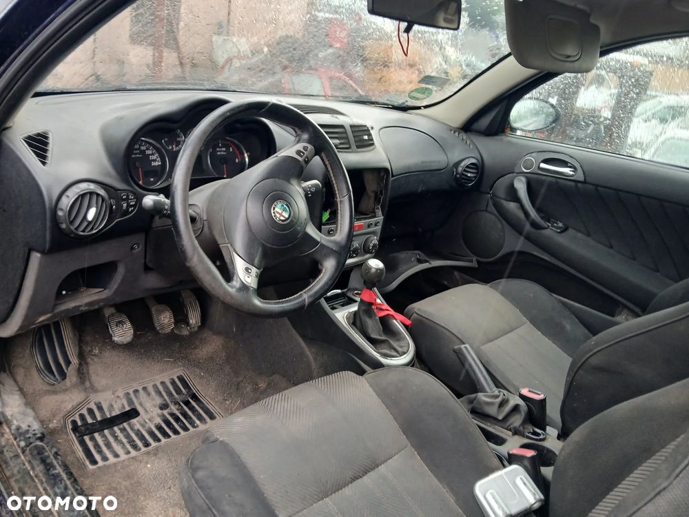 Alfa Romeo 147 lift 567/a maska pokrywa silnika klapa bagażnika zderzak lampa reflektor pas przedni stop lampy halogeny przeciwmgłowe odblaski grill atrapa znaczek - 8
