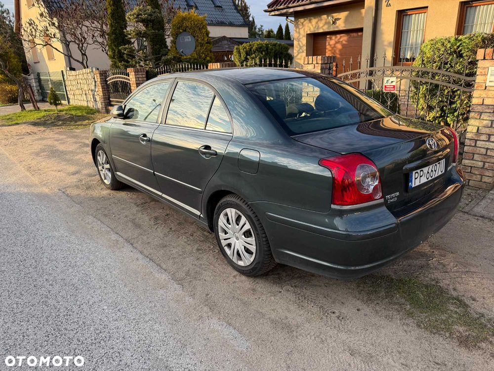 Toyota Avensis - 2