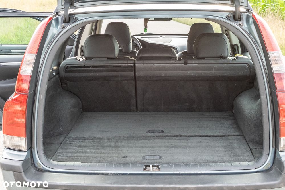 Volvo V70 2.4 D5 AWD - 13