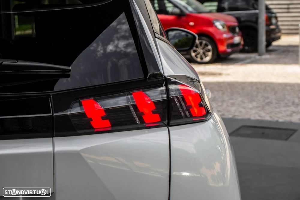 Peugeot e-2008 Allure - 11