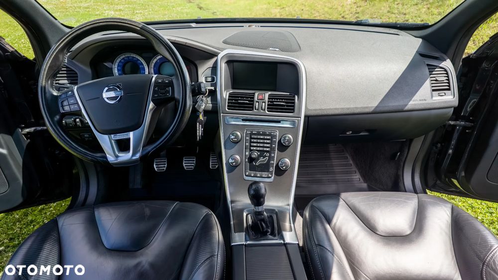 Volvo XC 60 2.4D AWD R-Design - 8