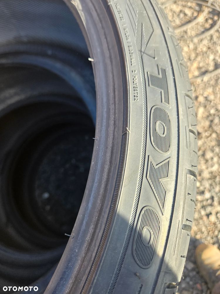 OPONY TOYO EXTENSA HP II 235 35 R19 - 1