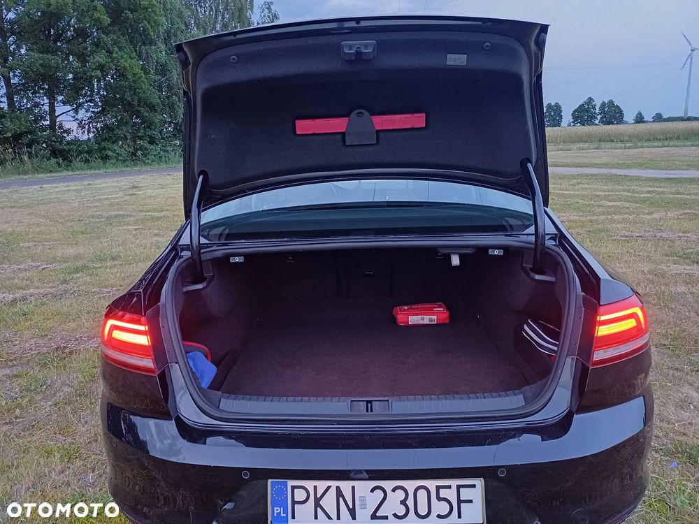 Volkswagen Passat - 12