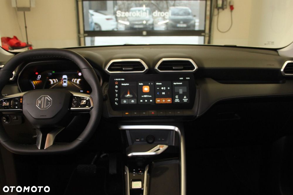 MG ZS Hybrid+ - 15